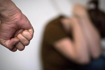 Фотография к новости: Тұрмыстық зорлық-зомбылық. Сәуір айында сенім телефонына 500-ден астам қоңырау түскен