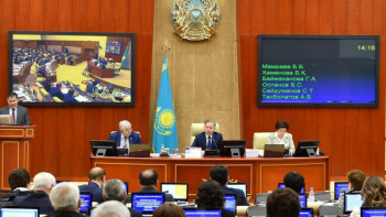 Фотография к новости: Жаңа заң қабылданды: Мәжілістің бір комитетін енді оппозиция өкілі басқарады