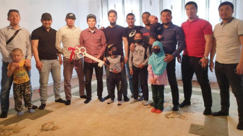 Фотография к новости: Атыраулық жастар екі отбасыға баспана алып берді