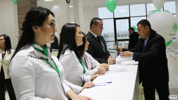 Фотография к новости: ХҚКО-лар жаңа форматта қызмет көрсетеді