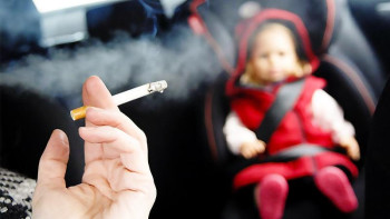 Фотография к новости: Көлікте бала отырғанда темекі тартқандар 55 560 теңге айыппұл төлейді