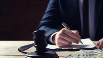 Фотография к новости: Көлгіновтің қарамағындағы шенеунік 20 млн теңге жымқырды деген күдікке ілінді