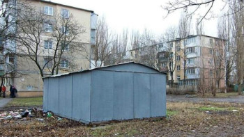 Фотография к новости: Өскемендегі темір гараждар аулалардың сәнін кетіріп тұр