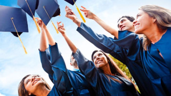 Фотография к новости: Университет түлектері дипломды қалай алады?