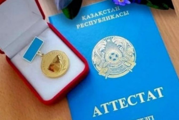 Фотография к новости: ШҚО-да мектеп түлектеріне бітіру аттестаттары табысталады 