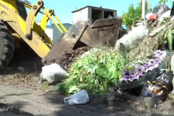 Фотография к новости: Петропавлда зираттан жүз тонна қоқыс шығарылды