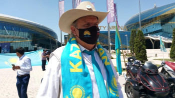 Фотография к новости: Рәміздер күні мен үшін маңызды мереке – депутат