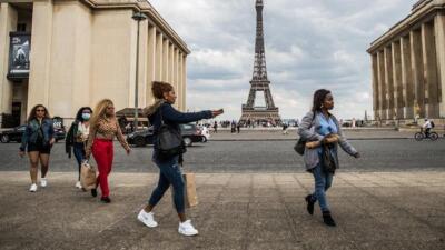 Франция туристер үшін шекарасын ашады 