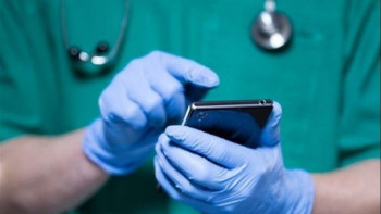 Фотография к новости: Үй карантиніндегі науқасқа телефонды өшірмеген дұрыс