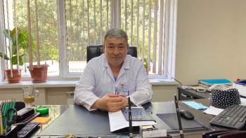 Фотография к новости: Елдос Сұлтанов: Хирургтің міндеті – науқасқа дер кезінде көмек көрсетіп, аяққа тұрғызу