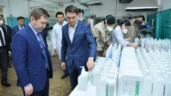 Фотография к новости: Антисептик шығару ісі – бізге берілген аманат – Мұхит Асанов