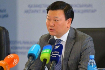 Фотография к новости: Қолғаптың сапасыздығын көрсеткен дәрігердің қызметі өсті – министр