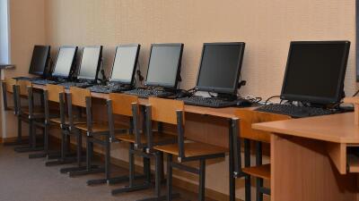 Мектептердегі компьютерлердің 40 пайызы ғана іске жарамды – Тоқаев 