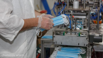 Фотография к новости: Елордада тәулігіне 180 000 дана маска шығаруға қауқарлы өндіріс орны бар 