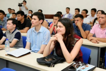 Фотография к новости: Экономикалық белсенді халық қатарына жатпайды. Студенттер  42 500 теңге ала ма?