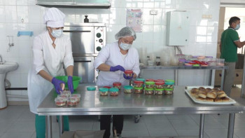 Фотография к новости: Жақыныңа жанашыр бол: Павлодарлықтар дәрігерлерді қолдау акциясын жалғастыруда 