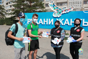 Жақыныңа жанашыр бол: Волонтерлер санитарлық ережелерді сақтауға шақырды