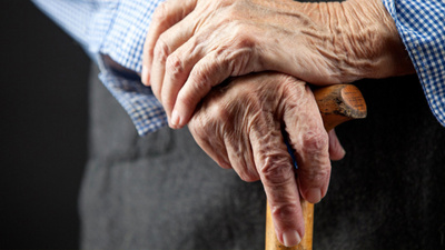 Алматыда 95 жастағы қария коронавирустық пневмониядан жазылып шықты