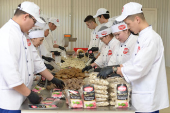 Фотография к новости: Қызылордалық кәсіпорын күніне 1 тонна ет өнімін өндіреді