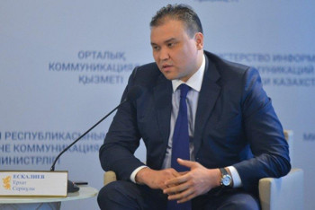 Фотография к новости: "СҚ-Фармация" басшысы Ерхат Есқалиев қанша жалақы алатынын айтты