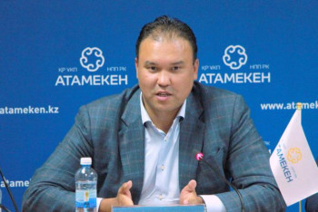 Фотография к новости: Ерхат Есқалиев: Дәрі тапшылығы мәселесін шешуде кешенді шаралар қабылданды