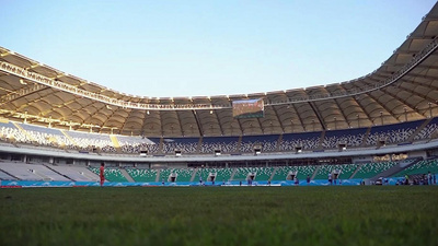 Өзбекстанда талапкерлер емтиханды ашық стадионда тапсырады
