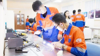 Фотография к новости: ҰБТ-дан өтпей қалған түлектер тегін техникалық-кәсіптік оқуға жіберілетін болады