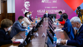 Фотография к новости: Елімізде Абай әлемін 100-ден астам ғалым зерттеуде