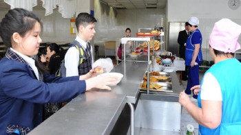 Фотография к новости: Балаларды тамақтандыру мәселесі назарда – Көлгінов