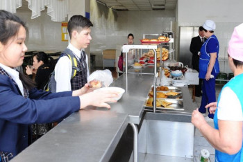 Фотография к новости: Балаларды тамақтандыру мәселесі назарда – Көлгінов