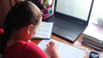 Фотография к новости: Қашықтан оқыту. Әлеуметтік осал топтан шыққан балалар компьютермен қамтылады 