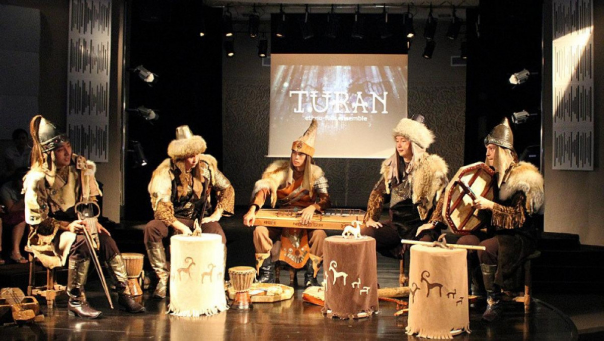 «TURAN» этнофольклор ансамблі қандастар үшін онлайн концерт берді