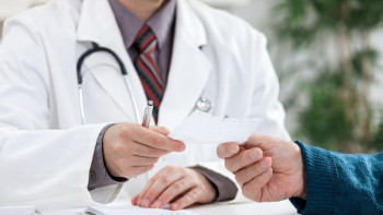 Фотография к новости: Дәрігер қабылдауында болмаған адамды «болды» деп жазу мәселесі өзекті болып тұр 