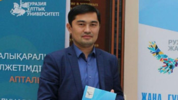 Фотография к новости: Алмаз Жексекин: Конституция – еліміздің тұрақтылығы мен тыныштығының кепілі