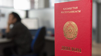 Фотография к новости: Диплом "басып шығаратын" ЖОО-ларды жабу жұмысы жалғасып жатыр - министрлік 