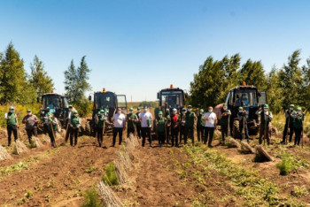 Фотография к новости: Мыңнан астам жас елорданы көгалдандыруға атсалысты