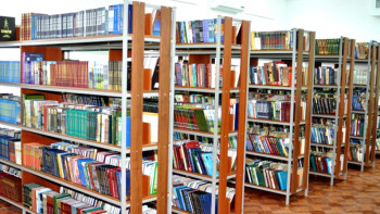 Фотография к новости: XXI ғасырда жұмыс істеп жатқан ол қандай кітапхана? – Аймағамбетов компьютері жоқ кітапхана туралы