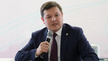 Фотография к новости: Ажырасу саны өсіп, отбасын құру деңгейі төмендеп жатыр – Оралов