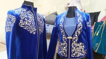 Фотография к новости: Бородулихада Мәдениет үйінің әртістеріне сахналық киімдер сатып әперілді