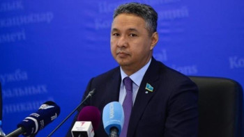 Фотография к новости: Депутат та жылайды. Перуашев Елбасы президенттіктен кеткенде неге жылағанын түсіндірді