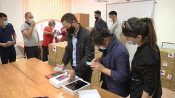 Фотография к новости: Оқушыларға мыңдаған  техникалық құрылғы алынды