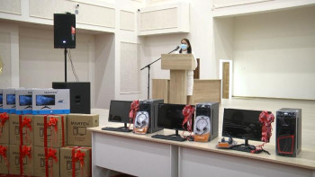 Фотография к новости: Атырау облысы оқушылары қашықтан оқу құралдарымен толық қамтылды