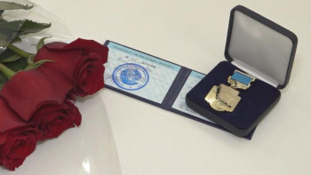 Фотография к новости: Ертіс өңірінің 15 ұстазы төсбелгі мен 2,7 млн теңге сыйақыға ие болды