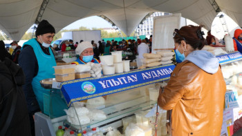 Фотография к новости: Елордада Қостанай және Қарағанды облыстарының жәрмеңкесі басталды