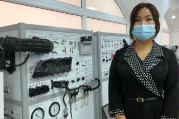 Фотография к новости: Механиктерге білім беретін оқытушы жаңа техниканың артықшылығын айтып берді