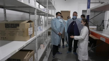 Фотография к новости: Қоғамдық бақылаушылар қоймадағы қорды көрді