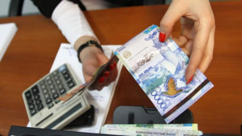 Фотография к новости: Қашықтан оқытуға байланысты мұғалімдердің жалақысы қысқарғаны рас па?