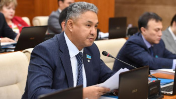 Фотография к новости: Перуашев парламенттік басқару жүйесіне көшу қажеттігін айтты