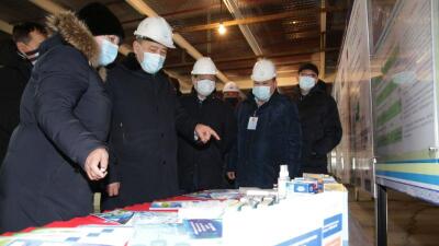 Тоғжанов КВИ-ге қарсы вакцина шығаратын зауыт құрылысымен танысты