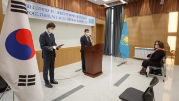 Фотография к новости: Корея елшілігі COVID-19-бен күреске 1,2 млн теңгеге көмек көрсетті